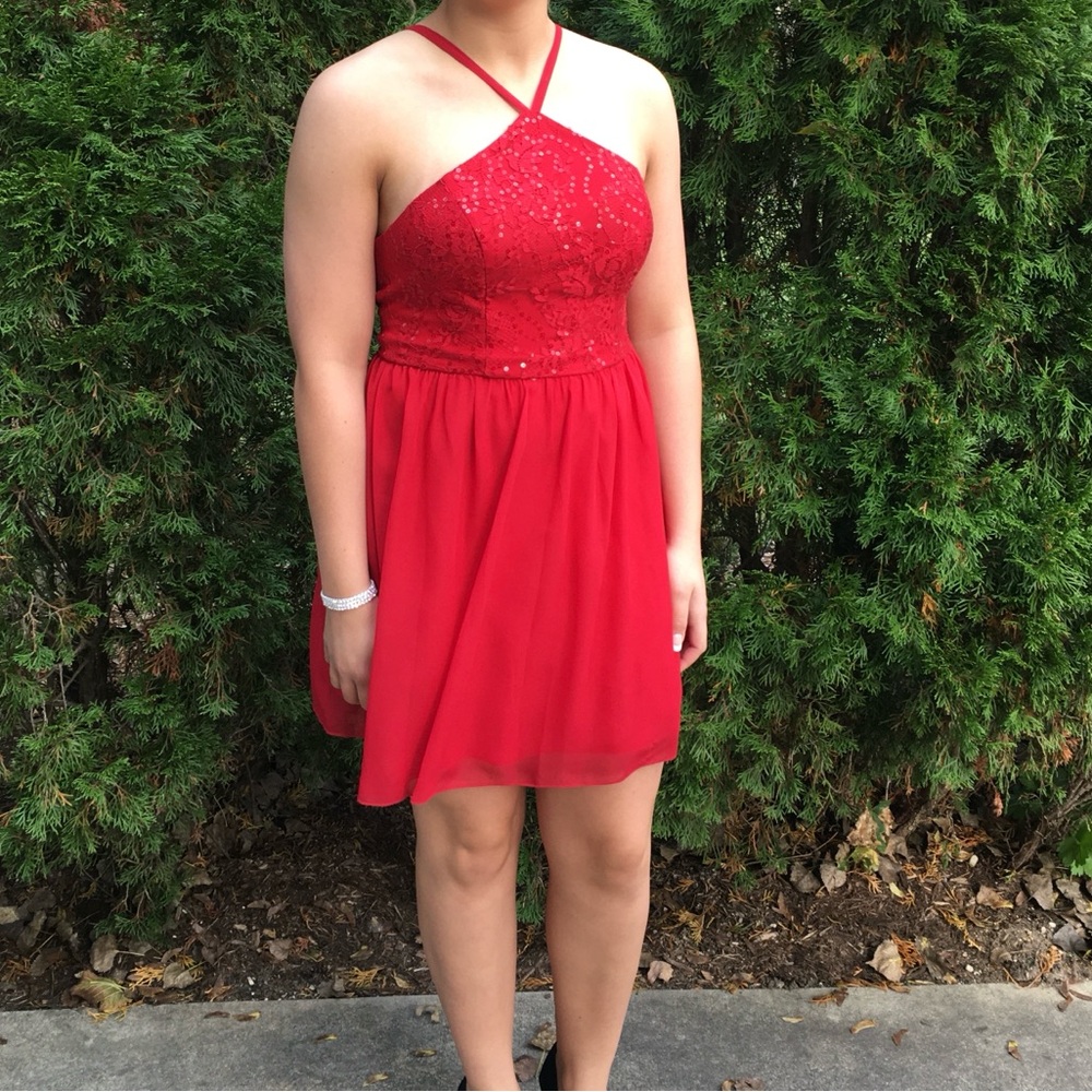 Formal dress - Picture 3 of 3